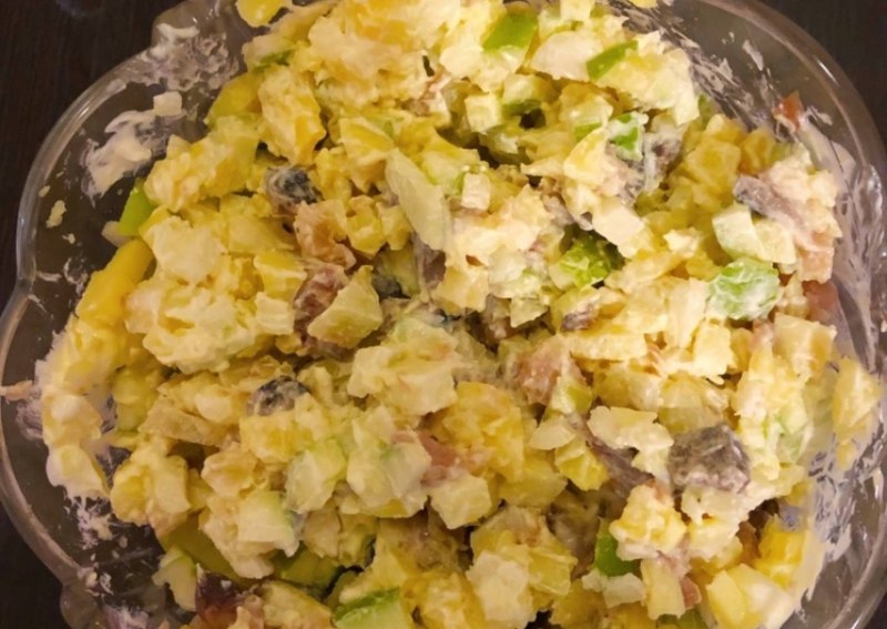Салат с копченой скумбрией
