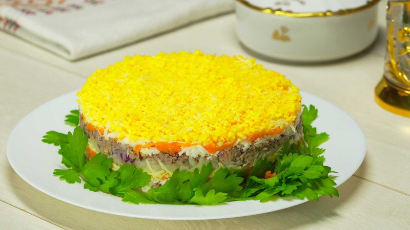 Салат с горбушей соленой