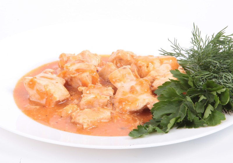 Гуляш из куриной грудки с подливкой