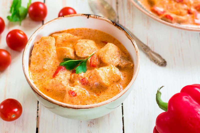 Гуляш из куриной грудки