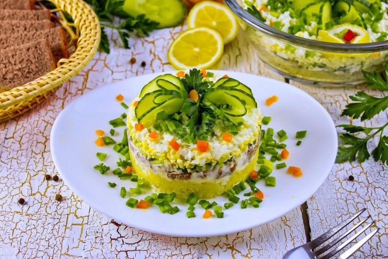 Мимоза с копченой скумбрией