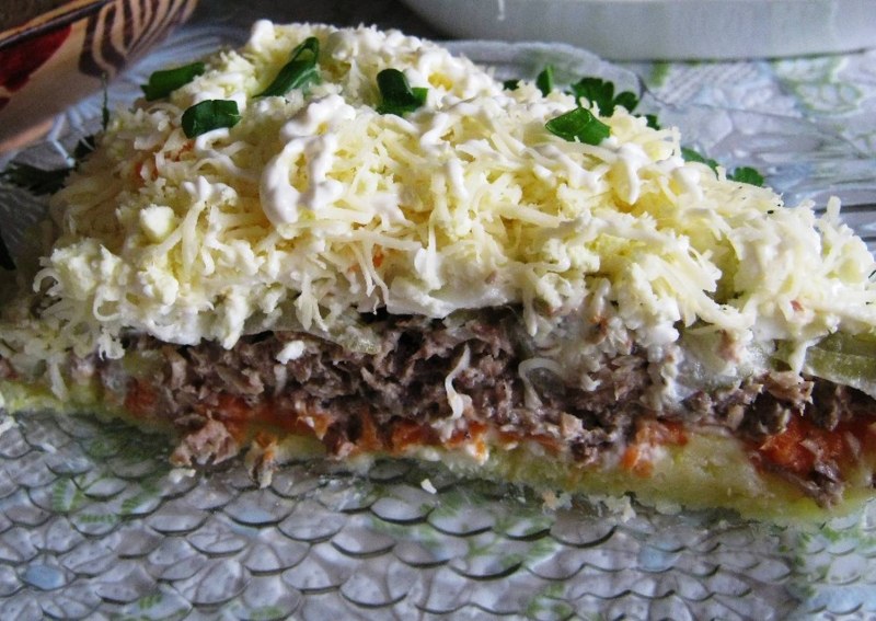 Салат из консервы скумбрия с яйцом