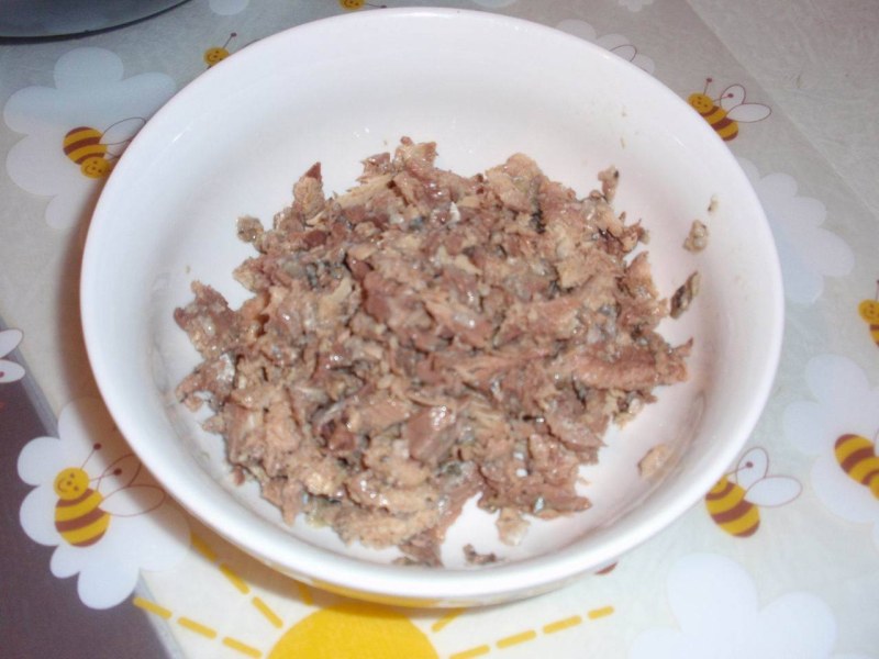 Салат с горбушей и рисом
