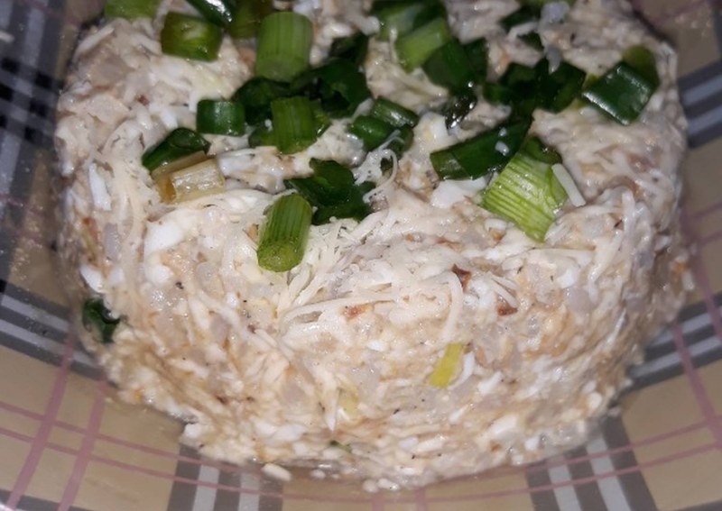 Салат со скумбрией консервированной