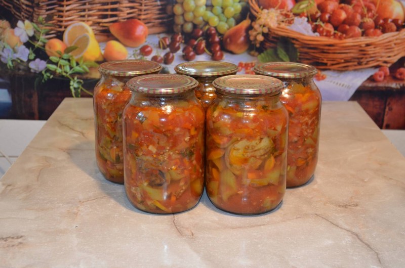 Салат с горбушей консервированной и кукурузой