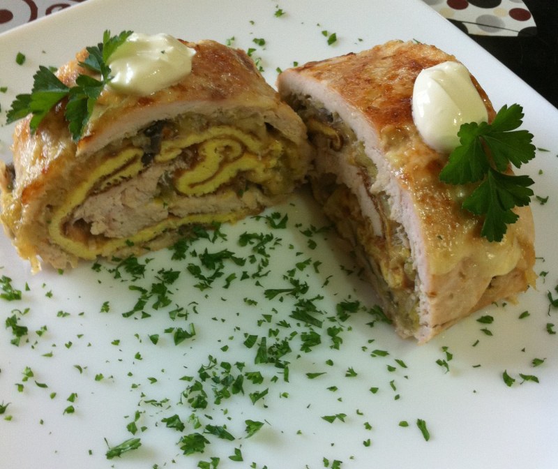 Рулет с курицей и грибами