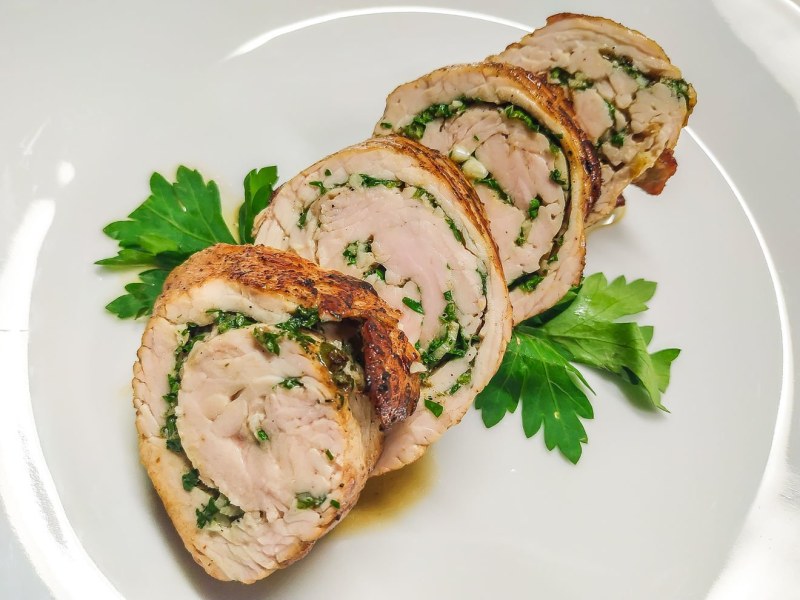 Куриный рулет с яйцом