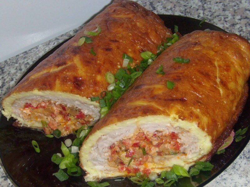 Куриный рулет с фаршем