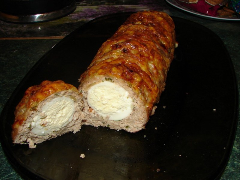 Мясной рулет из фарша