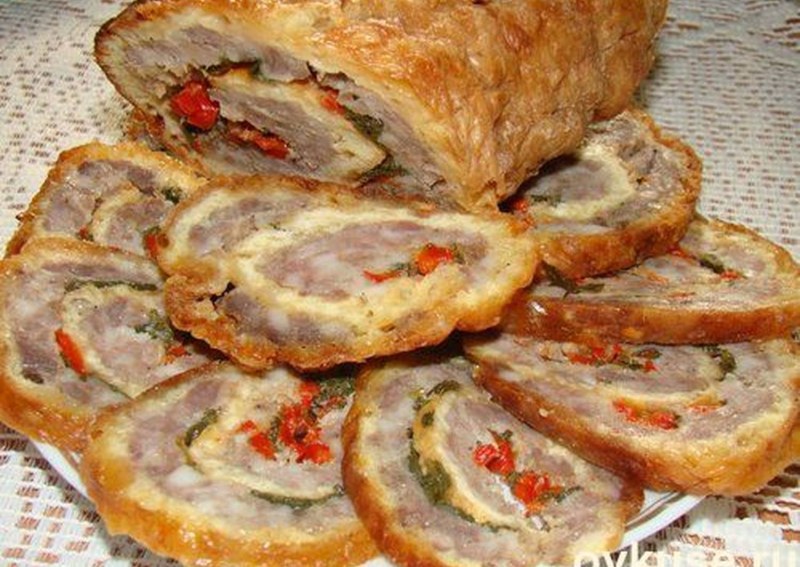 Мясной рулет из фарша