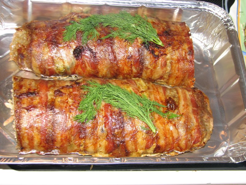 Праздничный мясной рулет в духовке