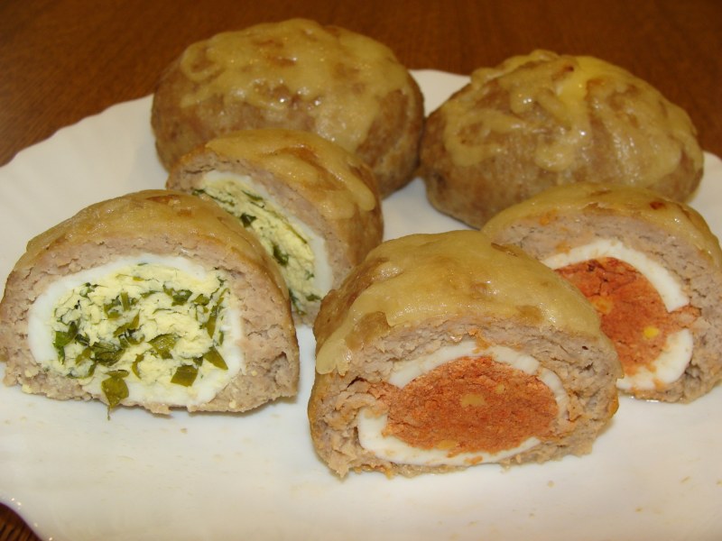 Мясной рулет из фарша