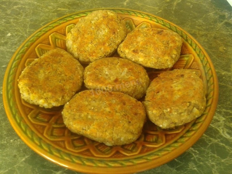 Рыбные котлеты с гречкой