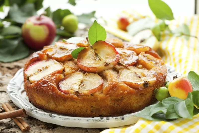 Шарлотка с яблоками Юлии Высоцкой