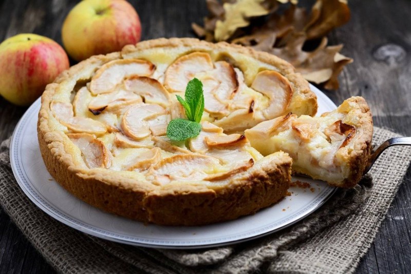 Шарлотка с яблоками Юлии Высоцкой