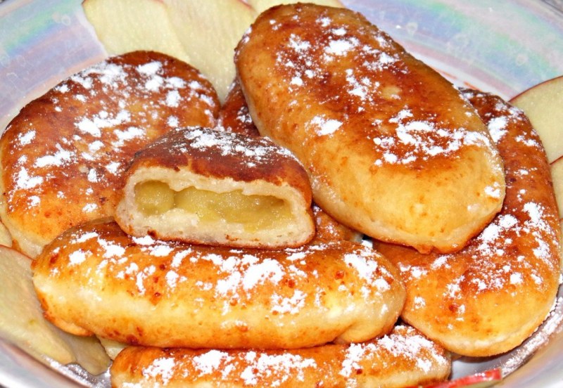 Жареные пирожки с яблоками