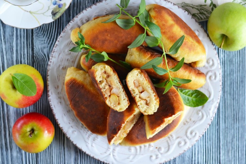 Выпечка с яблоками на скорую руку
