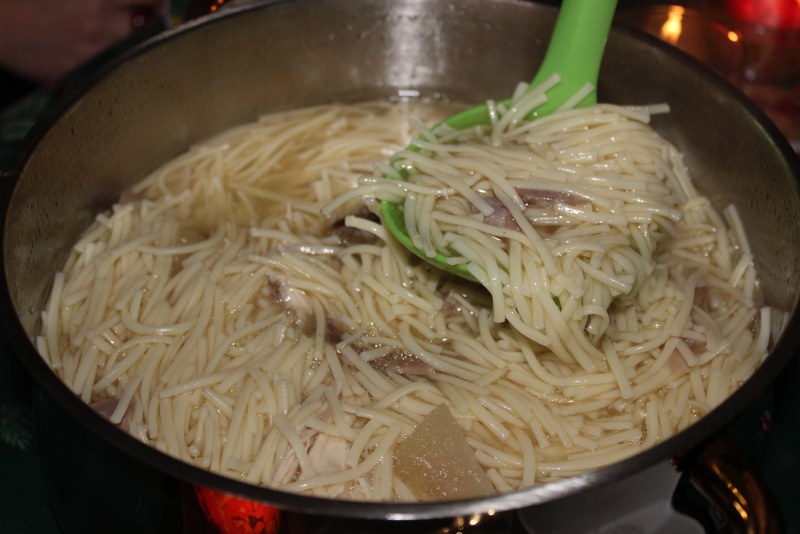 Лапша в кастрюле