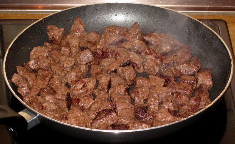 Мясо на сковороде