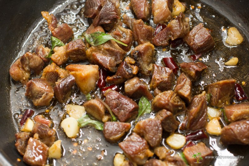 Жареное мясо свинина кусочками