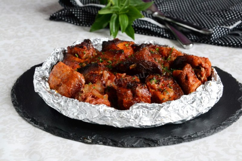Свинина кусочками в духовке