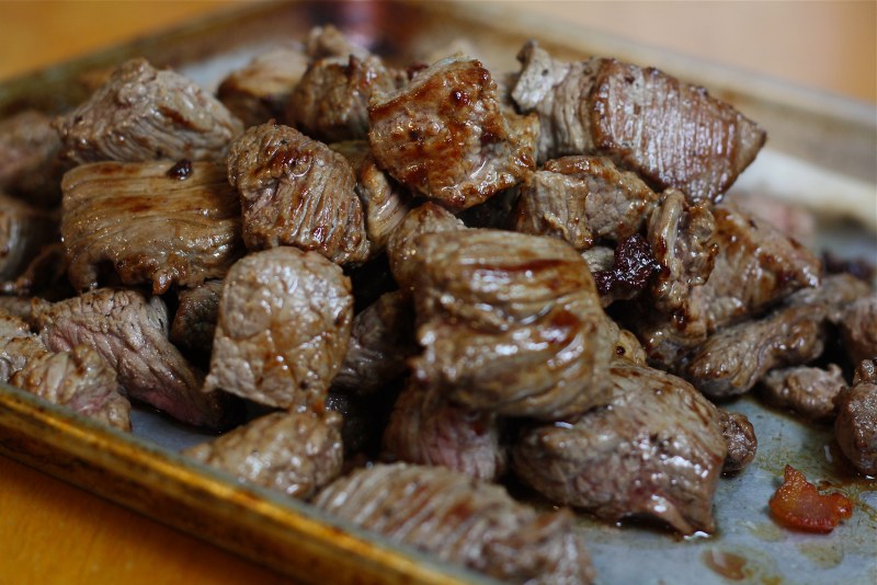 Кусочки жареного мяса