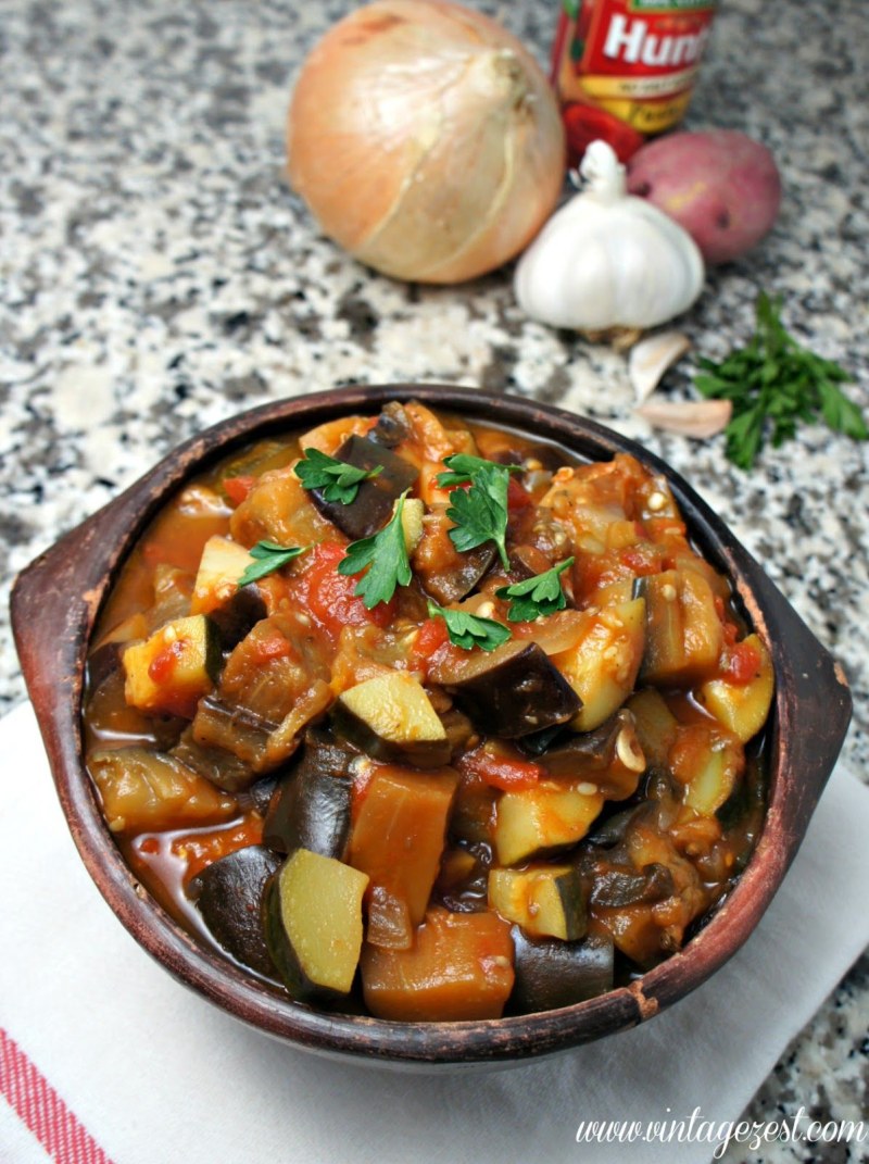 Тушёные овощи с баклажанами и кабачками