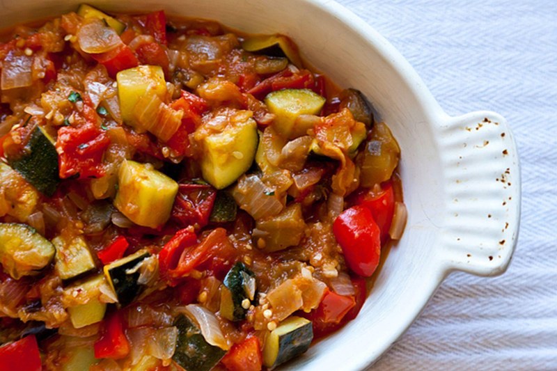 Овощное рагу с кабачками и баклажанами