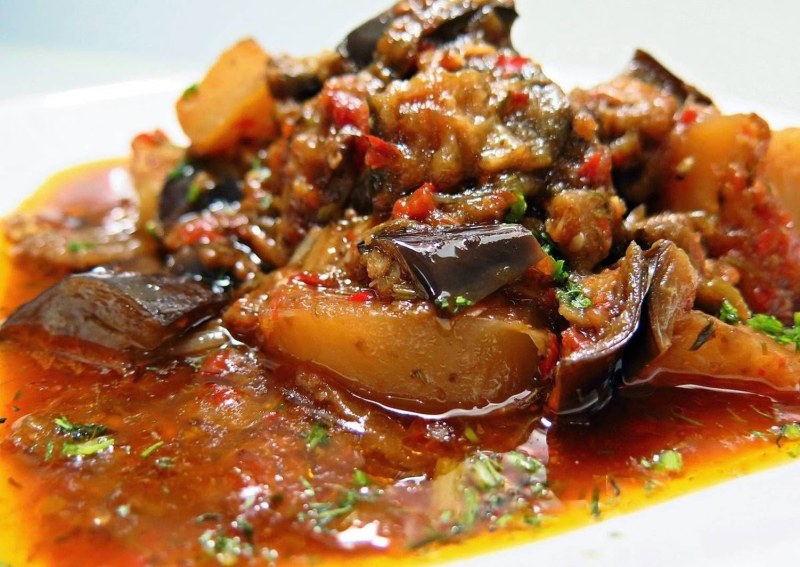 Баклажаны тушеные с овощами
