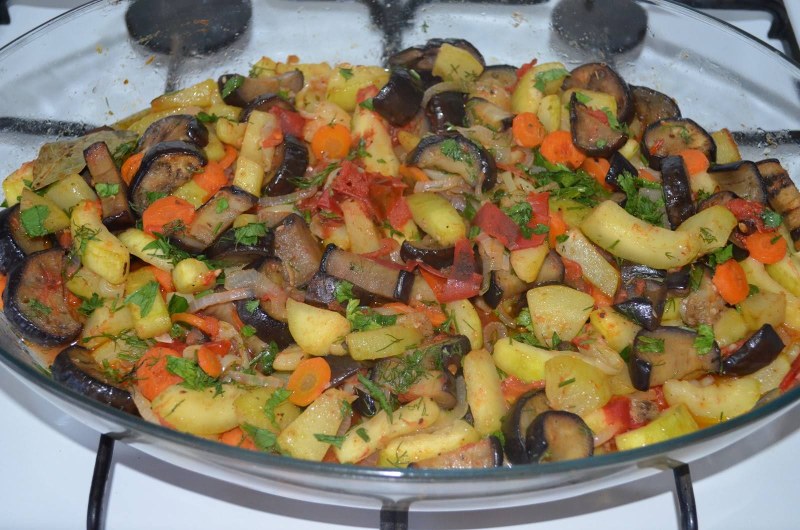 Рататуй (овощное рагу) из кабачков с овощами.
