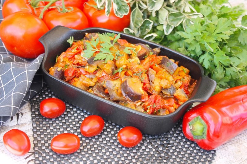 Овощное рагу с кабачками и баклажанами