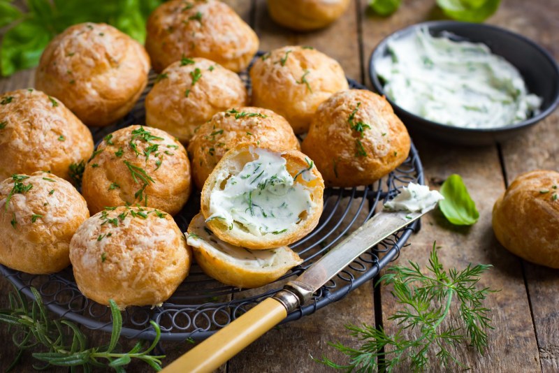Булочка с яйцом