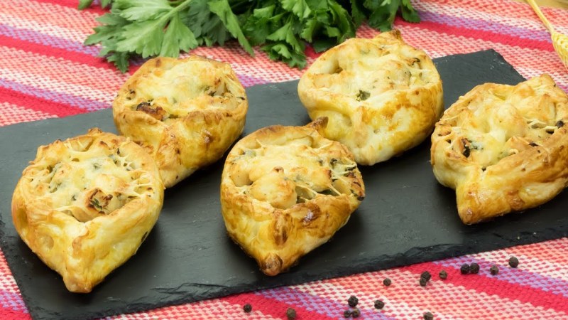 Булочка с курицей