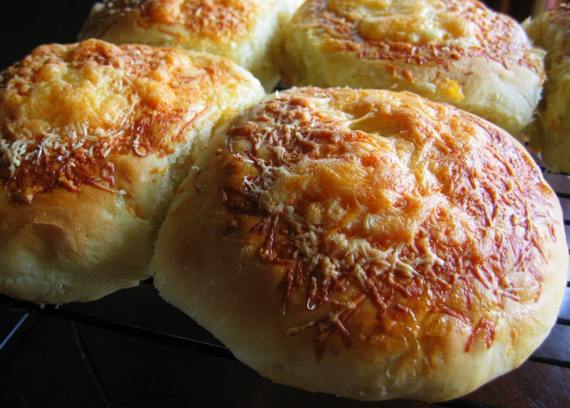 Жульен в булочке с курицей и грибами