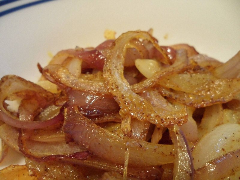 Жареный лук полукольцами