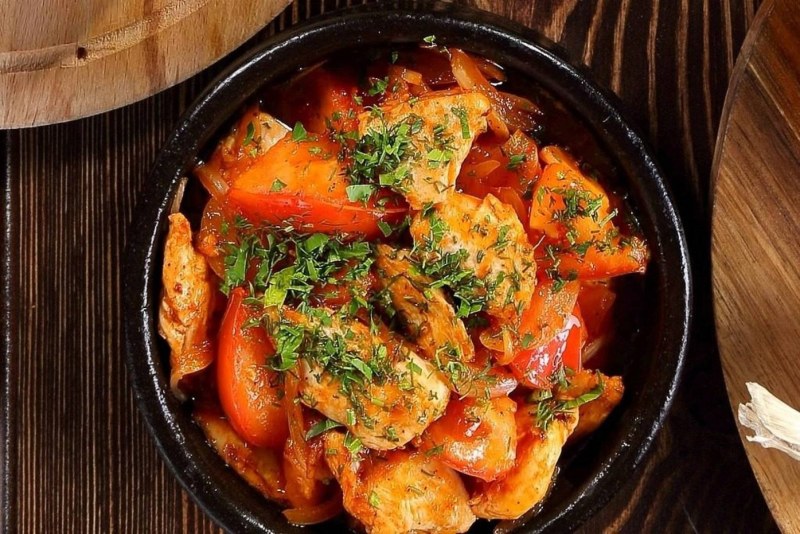 Оджахури по-грузински с курицей на садже