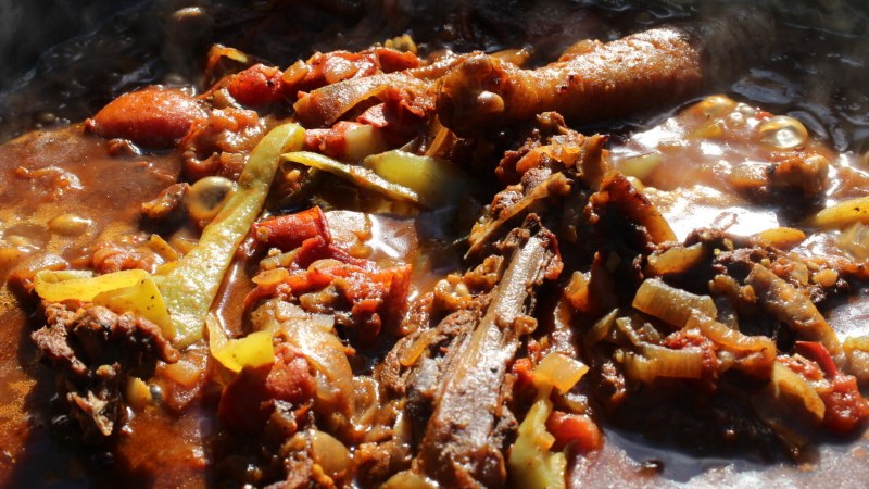 Горячая сковородка с баклажанами по грузински