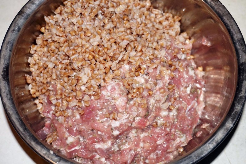 Гречка с жареной колбасой