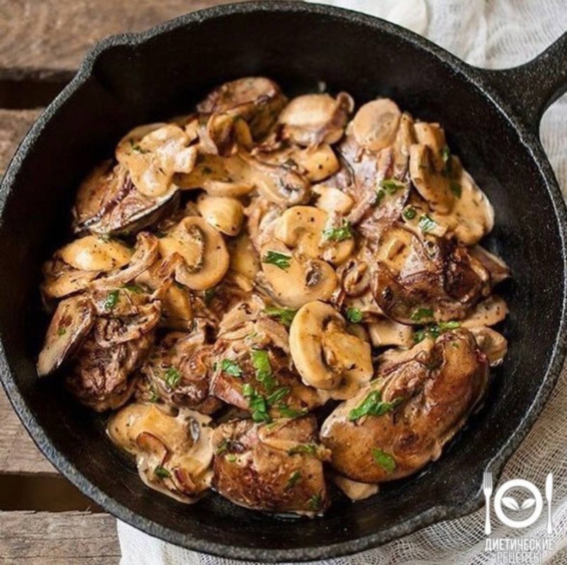 Куриная печенка с грибами