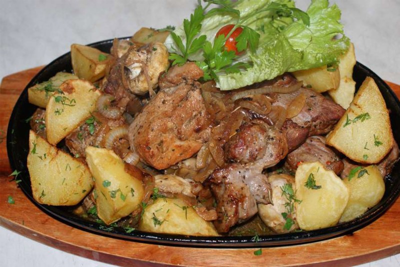 Картофель по деревенски с мясом