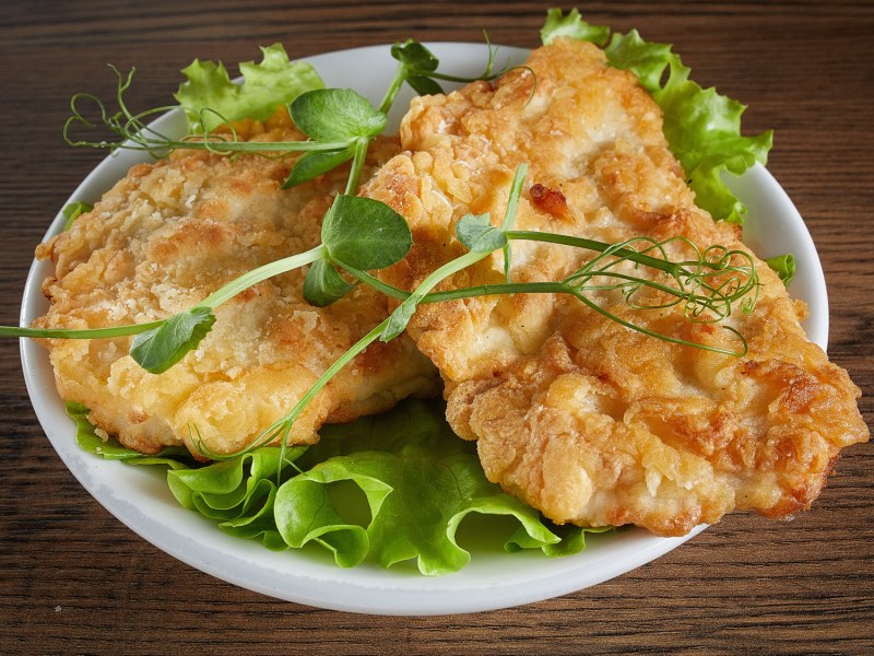 Куриная отбивная в сырном кляре