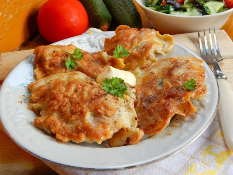 Грудка в кляре на сковороде