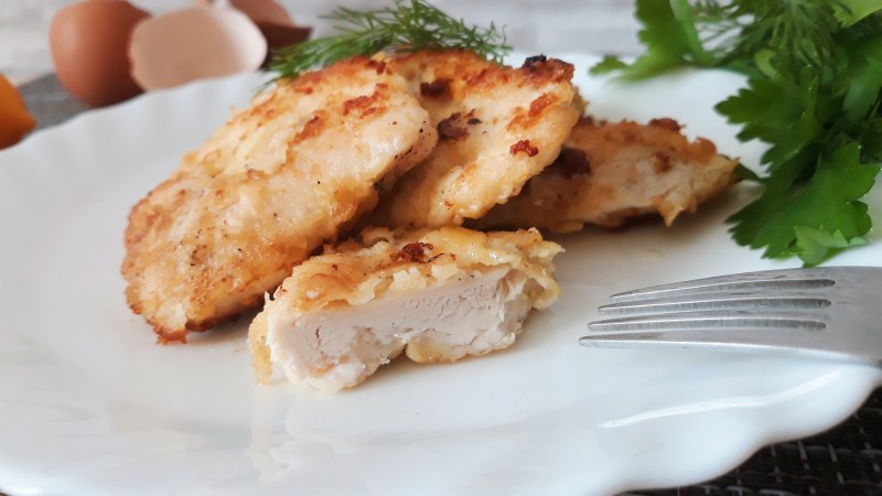 Филе куриной грудки в кляре на сковороде