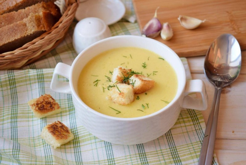Консоме с крутонами